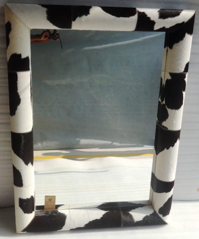 BLACK WHITE HAIR ON RECTANGLE MIRROR